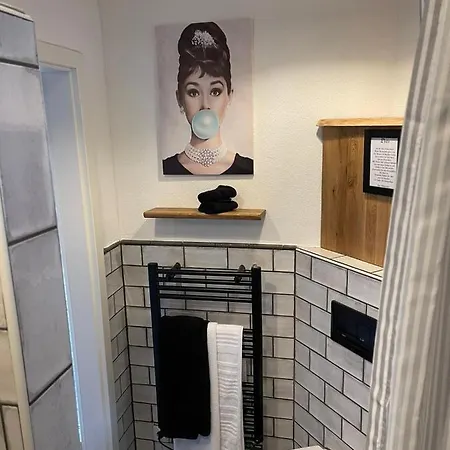 Kleines-ferienhaus-am-wasserturm-mayen-mit-grill-kamin-und-kleiner-terrasse Vakantiehuis *