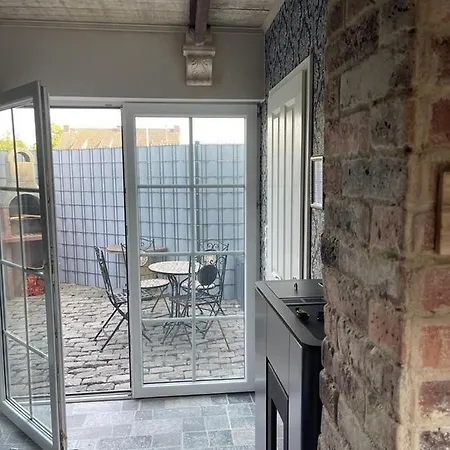 Vakantiehuis Kleines-ferienhaus-am-wasserturm-mayen-mit-grill-kamin-und-kleiner-terrasse