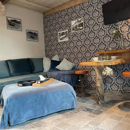 Vakantiehuis Kleines-ferienhaus-am-wasserturm-mayen-mit-grill-kamin-und-kleiner-terrasse Mayen