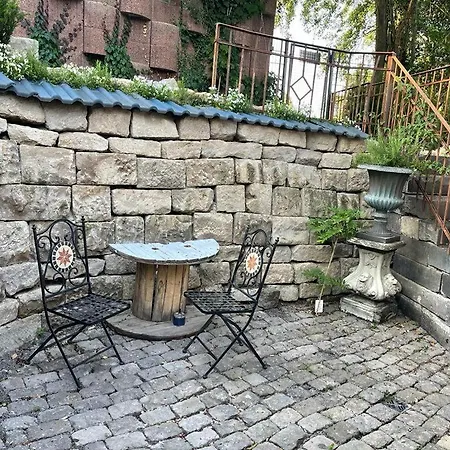 Kleines-ferienhaus-am-wasserturm-mayen-mit-grill-kamin-und-kleiner-terrasse Vakantiehuis Mayen