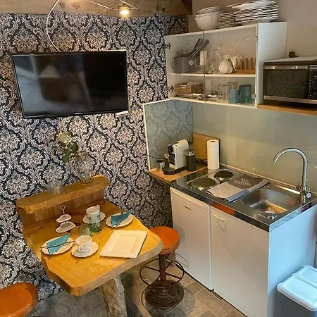 Kleines-ferienhaus-am-wasserturm-mayen-mit-grill-kamin-und-kleiner-terrasse Vakantiehuis *