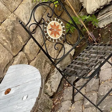 Kleines-ferienhaus-am-wasserturm-mayen-mit-grill-kamin-und-kleiner-terrasse * Mayen
